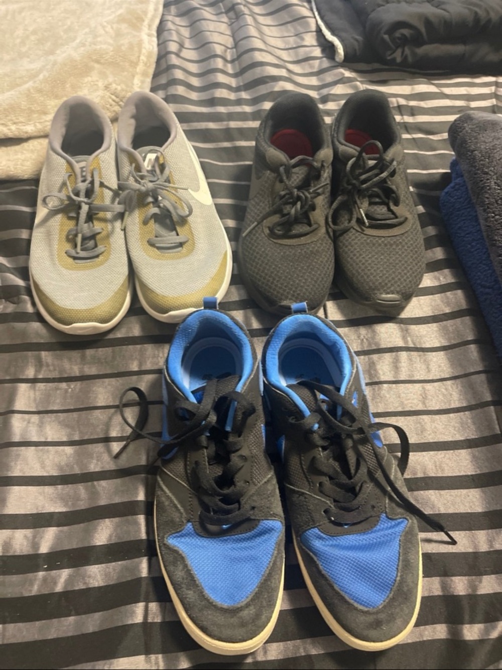 Mens Blue and Black Athletic Sneakers - Brand Unspecified